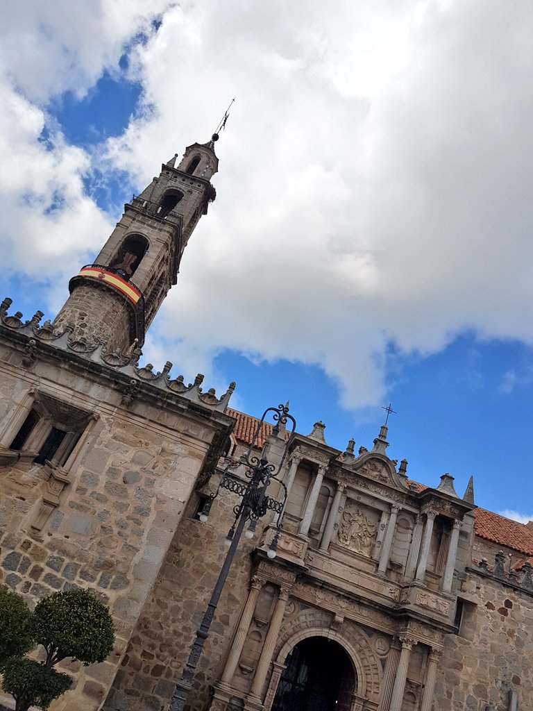 ¿Habéis dicho ya que #HinojosadelDuque tiene el cielo más azul de Andalucía? Pues os lo digo en italiano: IL CIELO PIÙ AZZURRO IN ANDALUSIA! 

#AunahoraCórdoba #15AñosContigo
