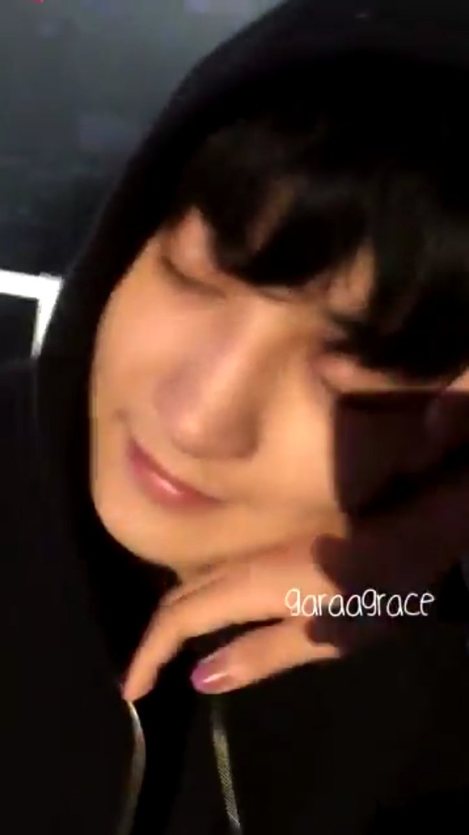 hot_pcy_pict's tweet photo. HE IS A BABY💖 

#EXO #엑소 @weareoneEXO https://t.co/jtzDqFvO3n