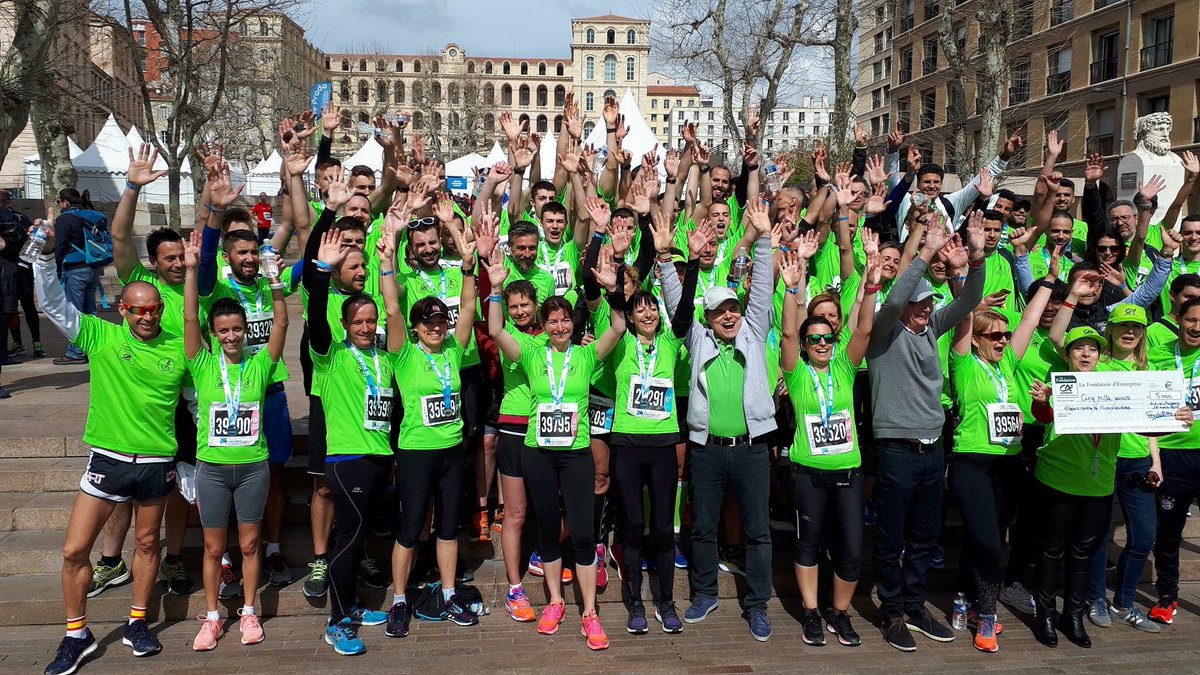 CA_alp_prov's tweet photo. 🔴#direct @runinmarseille Nos coureurs Crédit Agricole ont donné leur souffle pour l'asso Espoir contre la mucoviscidose avec un don de 5000€ https://t.co/x6H8ac4BQ9