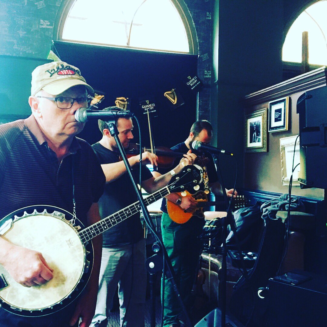 ExplorersLive's tweet image. A great day on tour with the Shamrock Keys yesterday. Three gigs on Paddy’s Day!