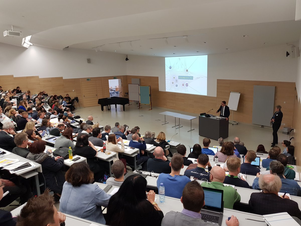 vclaTUwien's tweet photo. Workshop 23. März #Wien 🤓 für Kollegen, Lehrer, Jugend ♂️♀️ Interesse an #DigitaleBildung #digikomP #eept2018 #MINT #informatik ❔ 🕸 Algorithmen erklären mit @Morx2010 @scientix_eu @zli_phwien #algorithmen60 ℹ Freier Eintritt mit Anmeldung hier: https://t.co/Haw8tnRmQW https://t.co/LAytjJMY68