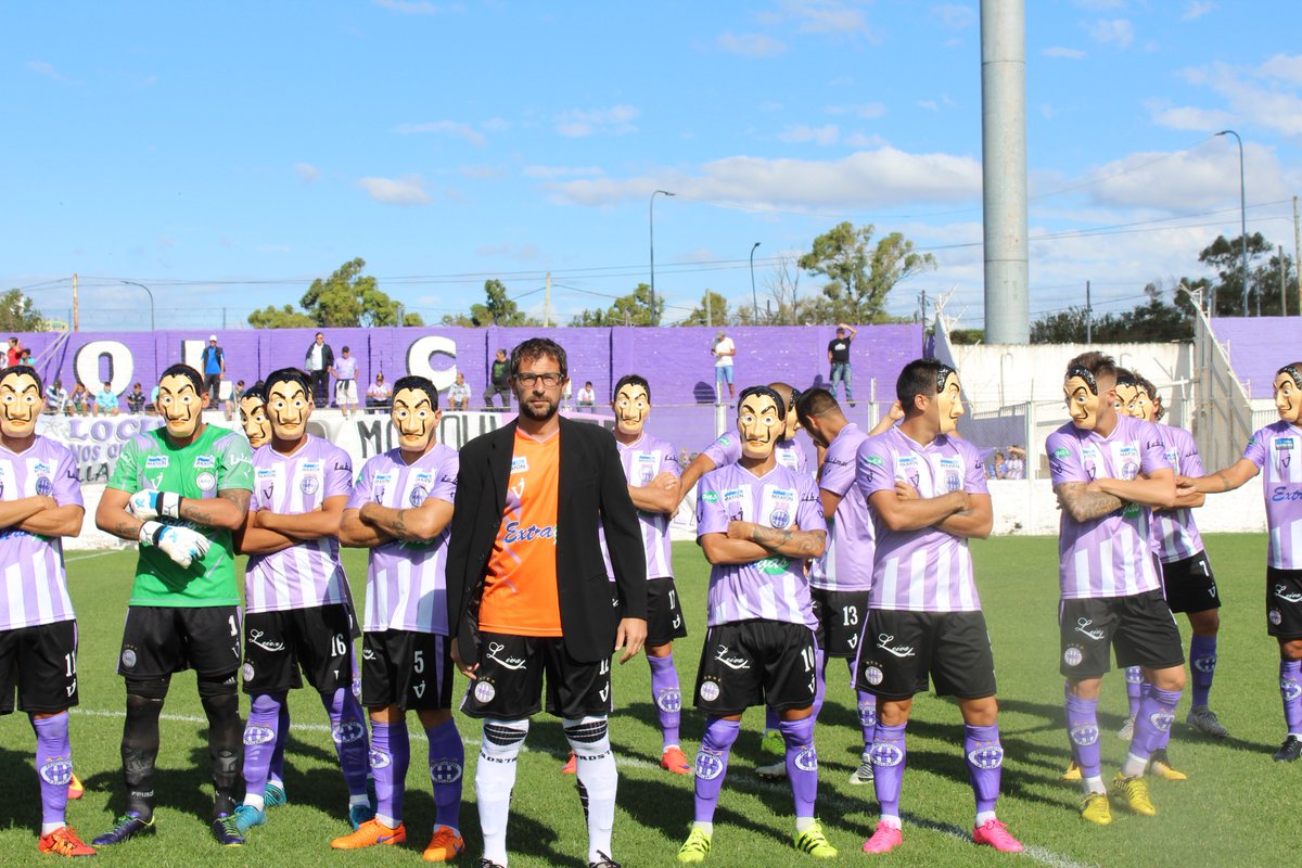 LA SACA DE PAPEL <a href="/LaCasaDePapelTV/">La casa de papel</a>