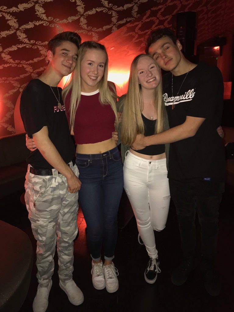 kayladavies__'s tweet photo. i love my people https://t.co/i549SOcIOs