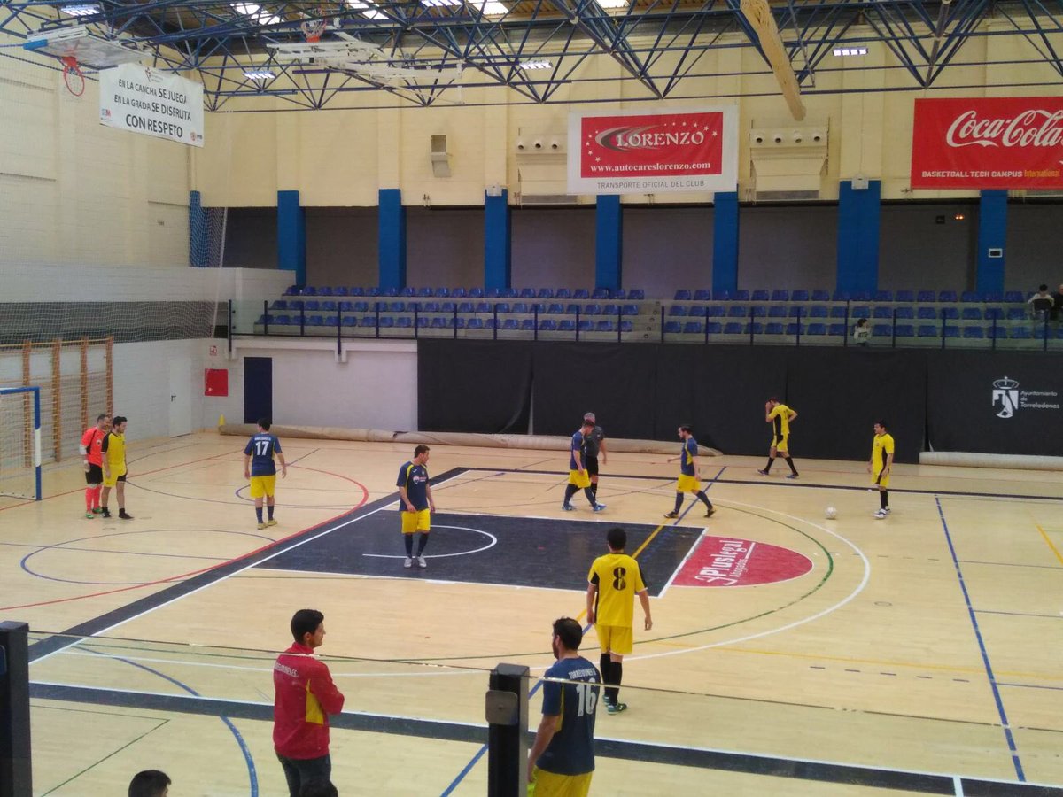 TorrelodonesFS's tweet photo. |RESULTADO| ⚽️Senior Preferente (#Guille, @sergio13arsan , @Alex_Juve_9 x3 , #Carlos, @georgevillav , #Pepe y @ramfcasanova ) 9-4 @futsalchamberi ⚽️
Seguimos sumando y recortando puntos al lider💪🏽
#GOTORRE https://t.co/bHYOdI2Yzu