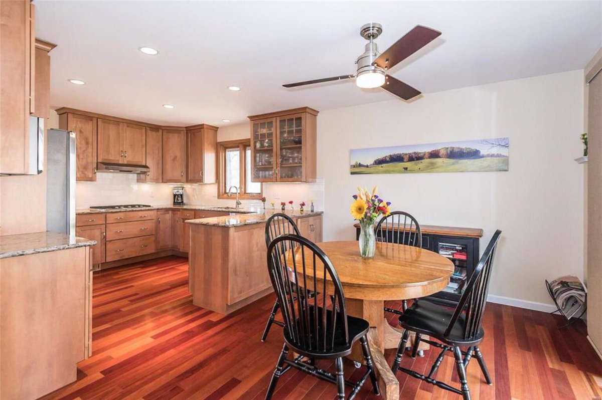 TheScauzzoGroup's tweet photo. Open House Today Fm 1-3PM. Offered at $339,000.  Located in the sought-after subdivision of Dougherty Estates, this ranch exudes charm &amp; great curb appeal. Open floor plan &amp; rich Brazilian Cherry hardwood floors. #ballwinmo #STL #HomeForSale #realtor #realestateagent #realestate https://t.co/4gy2hlWi28