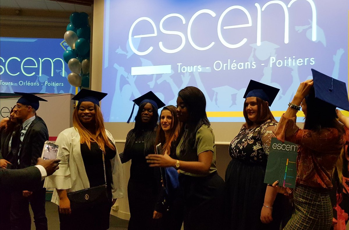 escemalumni's tweet photo. Bienvenue aux nouveaux diplômés de la promo 2017 ! #Escem #EscemAlumni https://t.co/E6k3n85TYX