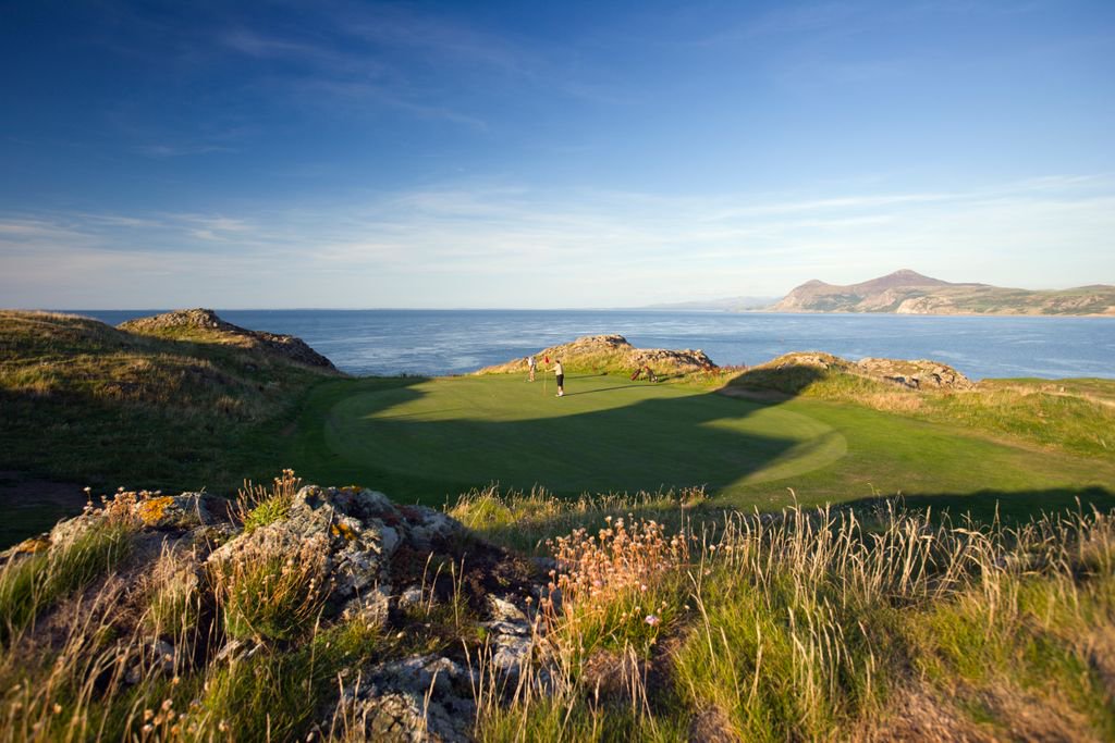open_fairways's tweet photo. In need of some inspiration for your next round? How about @NefynGolfClub in North Wales? Regularly featured on must-play lists and with good reason. Stunning views, challenging holes &amp; the warmest of welcomes. 
#golf #lovegolf #golfwales #playmorepayless https://t.co/qIN6g6jGD9