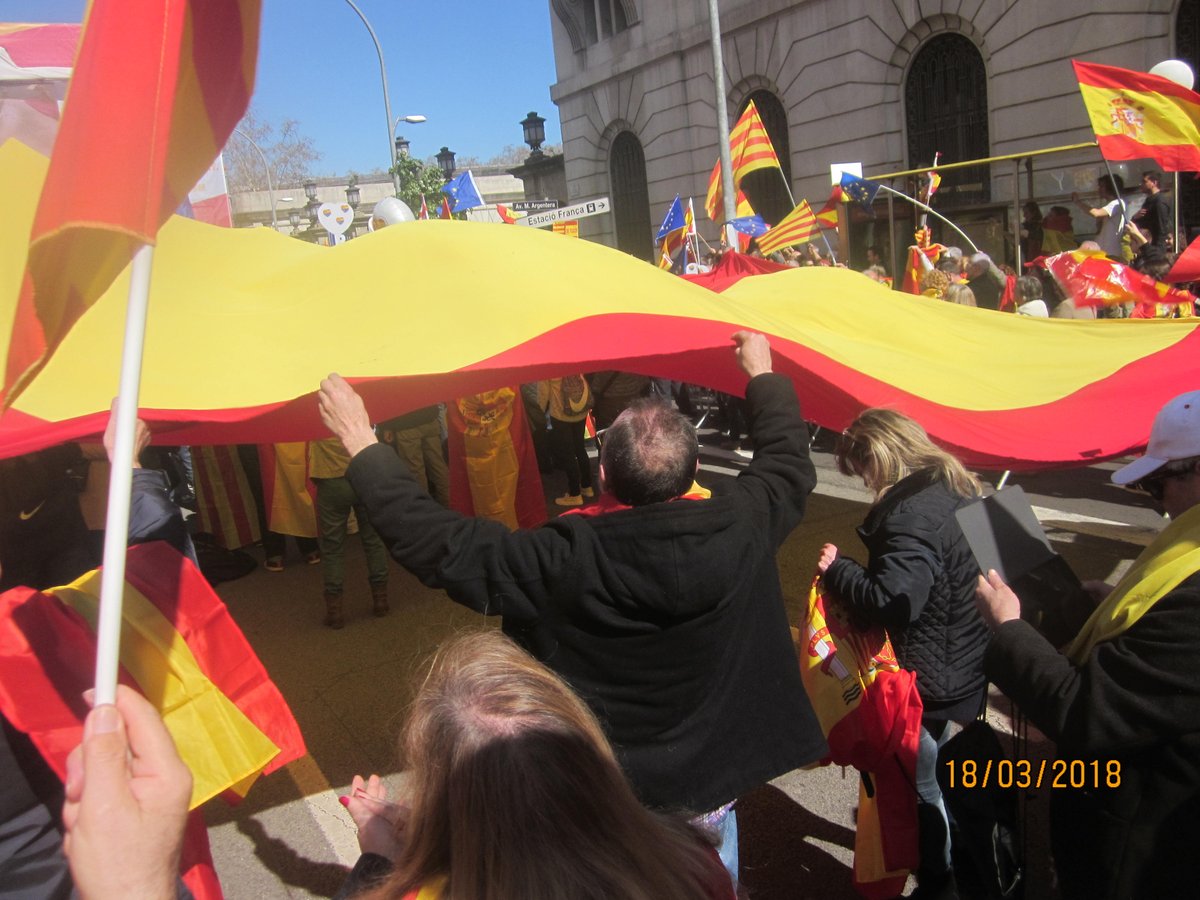 Barcelona - Societat Civil prepara otra “gran manifestación” en Barcelona para el 18-M - Página 3 DYl3htAX4AI3suq