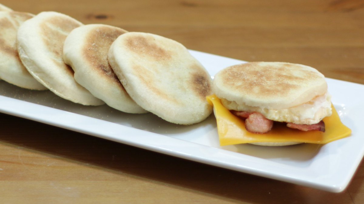 KitchenWithMatt's tweet photo. #RecipeOfTheDay for today is #homemade #english #muffins. I love a good #breakfast #Sandwich. Check out the #video below on my #cooking #Youtube #channel.
https://t.co/ZYS2kec9dM
#McDonalds #mcdsbreakfast #bacon #cheese #eggchallenge #eggs #brunch #TheFoodNetwork https://t.co/CeQS4wlR7Q