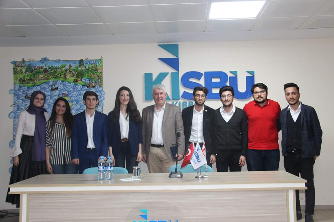 KISBÜ Hukuk Kulübünün düzenlediği "Türk Modernleşmesi ve Siyasetin Kamulaşması" semineri Doç. Dr. Bünyamin Bezci'nin katılımıyla KISBÜ Konferans Salonu'nda gerçekleştirildi.