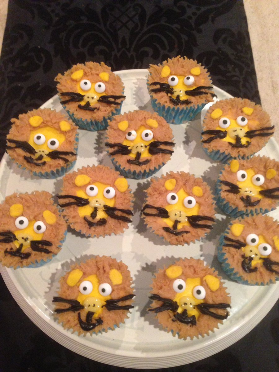 MrsSmithKBA's tweet image. A pride of lions ready for the cupcake challenge tomorrow. Who knew baking could be so stressful! #familybondingtime #creativedifferences