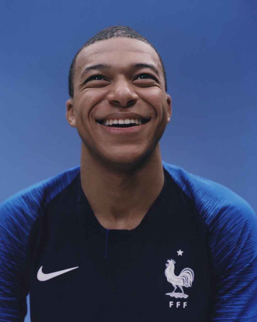 KMbappe's tweet photo. Mon plus grand rêve depuis 19 ans...🇫🇷❤️ 
#fierdetrebleu @equipedefrance @nikefootball https://t.co/qiDJYGhDD0