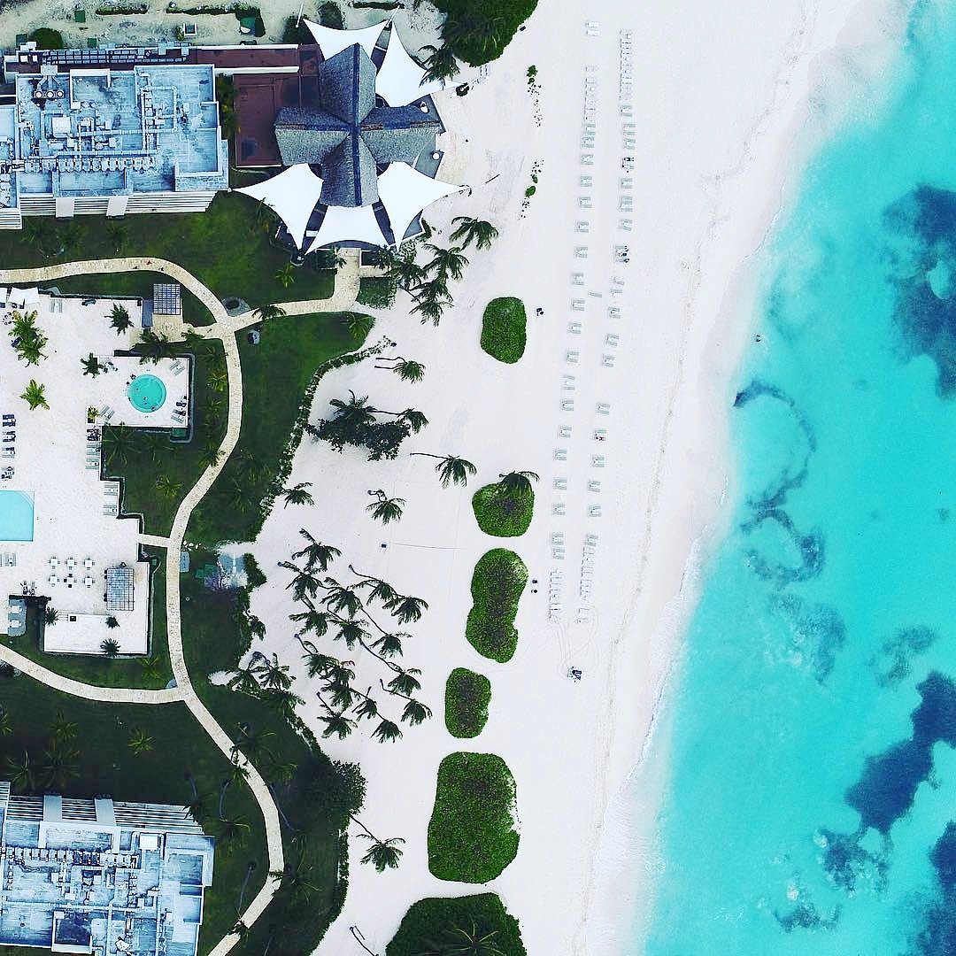 PUNTACANARESORT's tweet image. Beachside point of view! The @WestinPuntacana is the event’s host venue ⛳ @CoralesChamp. 📷 by @alejandronunezfrometa