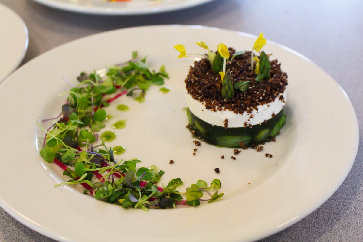 McMSchools's tweet photo. Our #culinary team practices for and hours and hours before the big @ProStart state competition. #Yum! Who's ready for dessert? @ORLAFoundation @OregonRLA# #ProStart #MadeInProStart #McMinnville #CTE #CTEworks https://t.co/2wjLuz3NMO