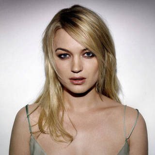    We wish a very happy birthday to the talented and gorgeous Sophia Myles! ¡Feliz cumpleaños 