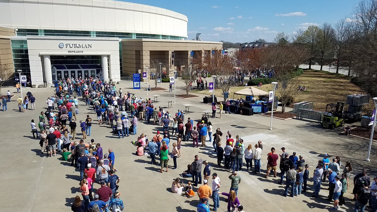 Thousands are lined up at every entrance into the arena to see who is going to be the next 2018 #BassmasterClassic champion. @BASS_nation <a href="/Greenville_SC/">VisitGreenvilleSC</a>