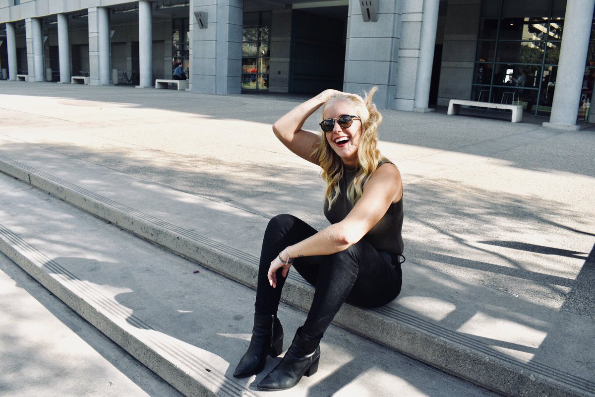 FIDM's tweet photo. The @DollarShaveClub Social Media girl, @WhitneyBonrud, is teaching #SocialMediaCulture here at FIDM. Learn more about her #careerjourney and how she became a FIDM Instructor: https://t.co/R9XJtcP3NK #FIDMInstructorSpotlight https://t.co/VfI1LpFUbl