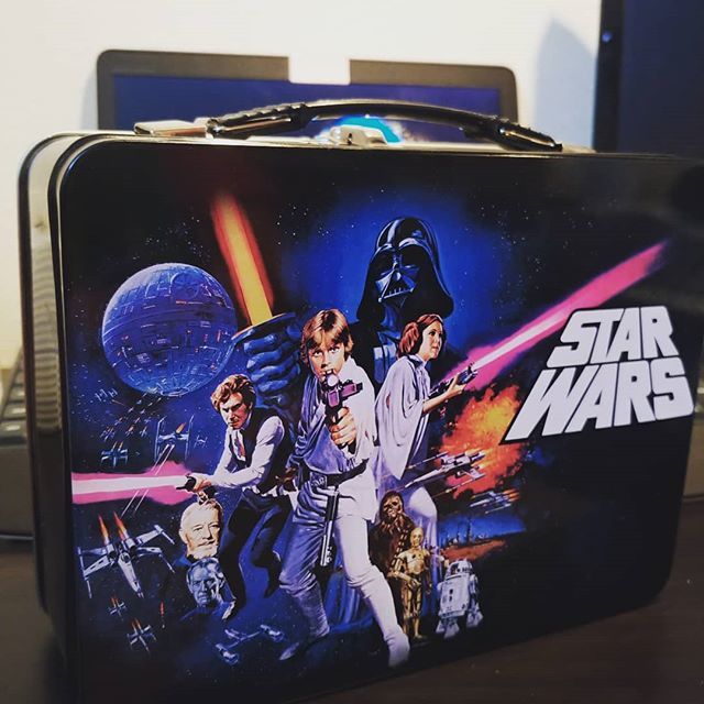 Novelty_Addict's tweet photo. Novel Gifts
#starwars #lunchbox https://t.co/4cwXOYXUrP https://t.co/E0IlYIlUM0