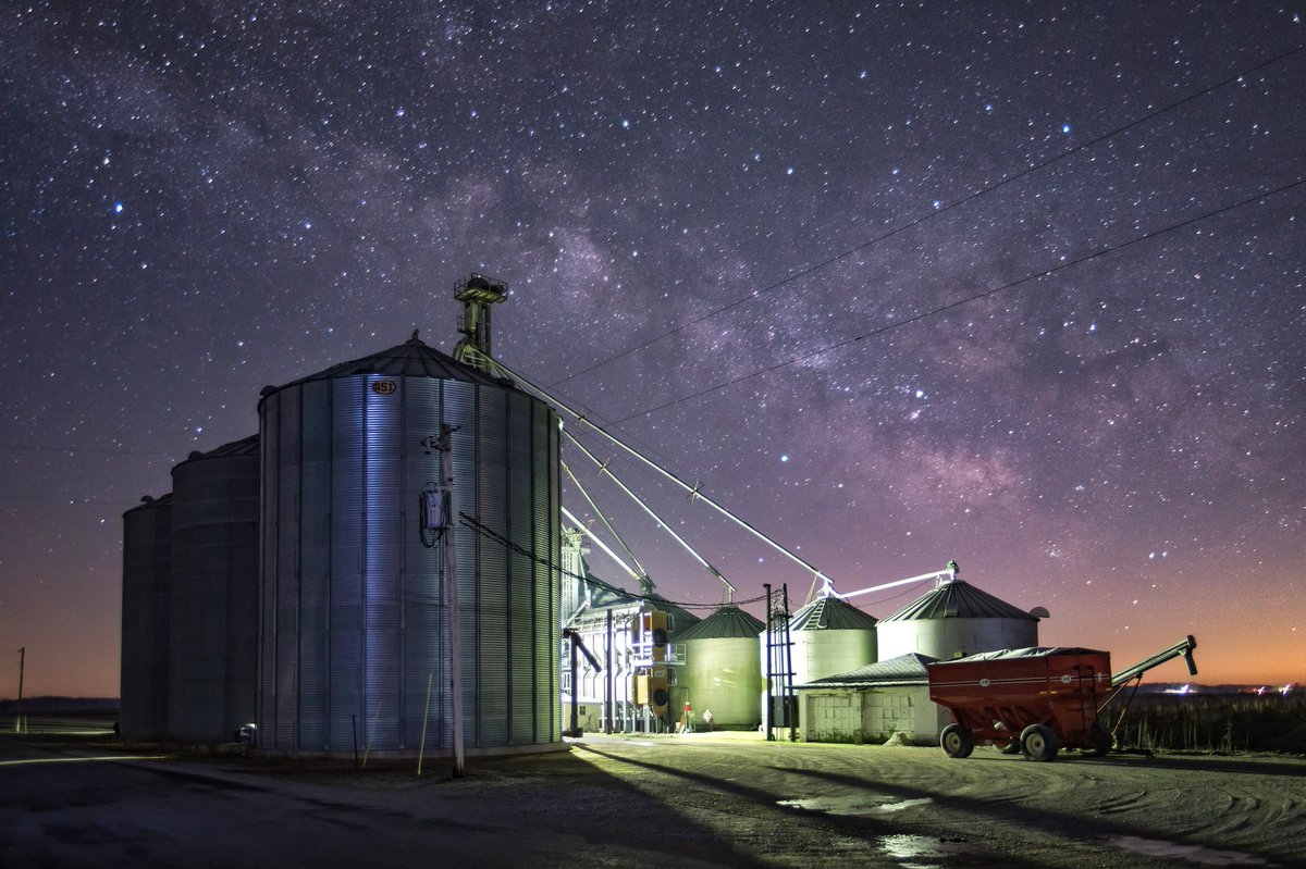 tomjonesfoto's tweet photo. Early morning Milky Way from “Star City” Indiana @StormHour @ThePhotoHour #longexposure #milkyway https://t.co/xnNGyKFMgW
