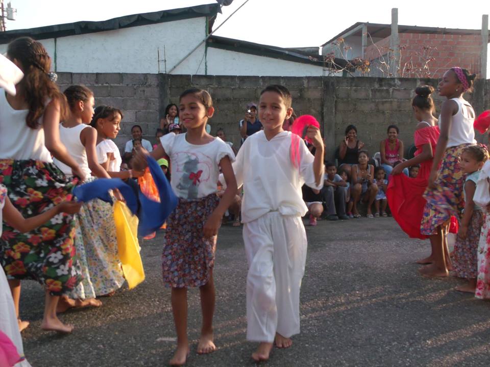 fdg_cultura's tweet photo. Juntarnos fue el comienzo. Seguir juntos y sumar personas es el progreso. Trabajar juntos es el éxito. 
.@fdg_cultura #FDG2018 .@CulturaenCantv .@CiudadCCS .@AN_cultura https://t.co/nBojTmI7GH