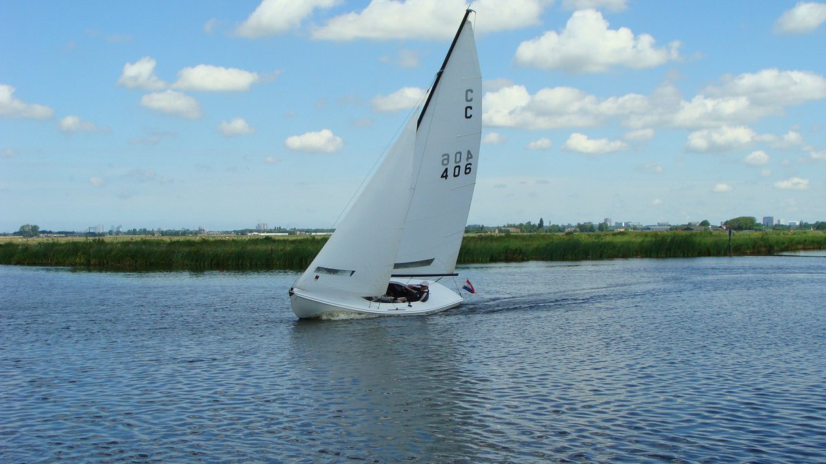 bootkopen_nl's tweet photo. #tekoop: mooie #Doerak 406 om deze #zomer heerlijk mee te #zeilen.
Meer info: https://t.co/JTSXcqMSH1
#boottekoop #bootkopen #botenmarkt #zeilbootkopen #zeilboot #watersport #varen https://t.co/vUxlMUeDwP