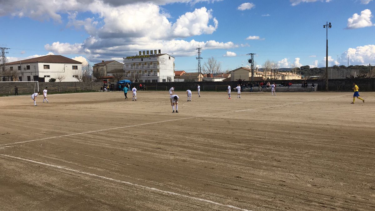 Hola, hola desde Ramacastañas, todo listo en el Vicente Simón Delgado, hoy vamos de blanco.

📸 <a href="/manuculebro/">Manuel García</a>