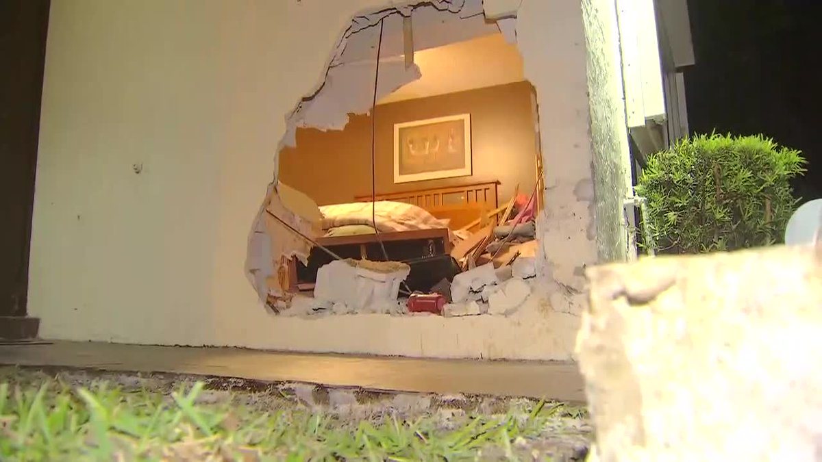 Sleeping Lauderhill woman gets jolt when car crashes into her bedroom bit.ly/2FZh2vp https://t.co/3PBi2mi4IE