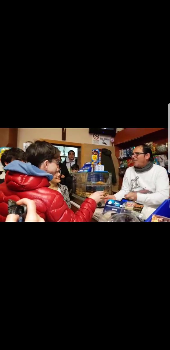 Newlightsteam's tweet photo. Nonostante le avverse condizioni metereologiche ⛈💦☔ stamattina il nostro team ha effettuato l'ultima visita di monitoraggio sul territorio incontrando la comunità di piazza Savignano.
#ASOC1718 #Monithon #Ediccaserta  #Esplorare #Liceoscientificoenricofermi #Comunediaversa https://t.co/WvtXagmD2F