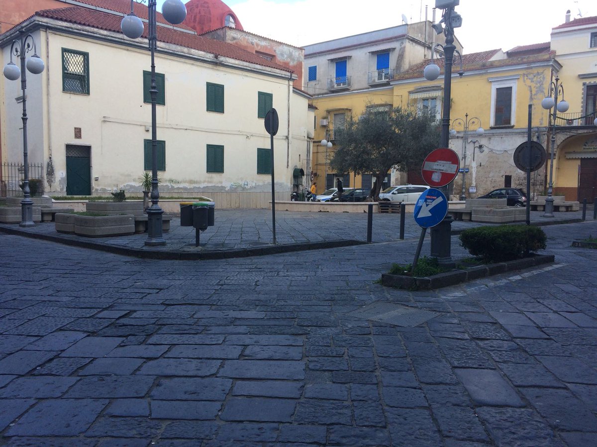 Newlightsteam's tweet photo. Nonostante le avverse condizioni metereologiche ⛈💦☔ stamattina il nostro team ha effettuato l'ultima visita di monitoraggio sul territorio incontrando la comunità di piazza Savignano.
#ASOC1718 #Monithon #Ediccaserta  #Esplorare #Liceoscientificoenricofermi #Comunediaversa https://t.co/WvtXagmD2F