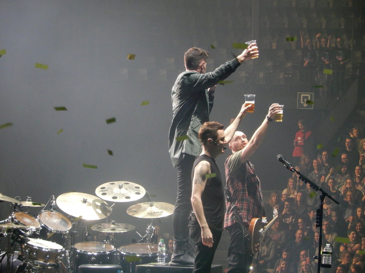 TheScriptBE's tweet image. Thanks for the drinks guys! #slainté @thescript #StPatricksDay #thescriptfamily #belgium