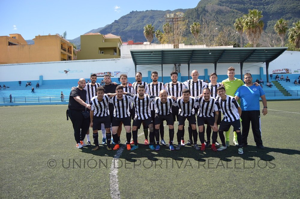 UDRealejos's tweet photo. PARTIDO LIGA PRIMERA INTERINSULAR
 Estadio municipal Los Príncipes
 @UDRealejos  1   #CDAñimeCuestaPiedra  0   (final)
 (87') Gol de Berni de tiro cruzado. https://t.co/qyByqlSTcz