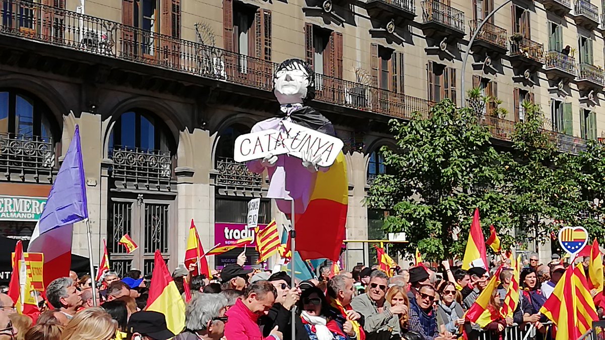 Barcelona - Societat Civil prepara otra “gran manifestación” en Barcelona para el 18-M - Página 3 DYlHq6JUMAARvIP