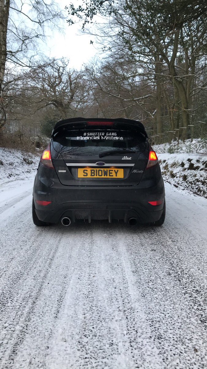 shuttergang's tweet photo. It’s a rather snowy Sunday, what will you be doing with your car in the snow? Tweet us using #shuttergang to tell us what fun you’re getting up to! https://t.co/o8xBVarxzn
