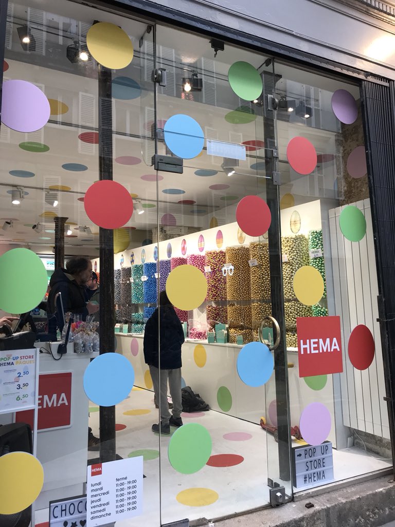 ValentinHochet's tweet photo. #RETAIL : la marque #HEMA lance un pop-up store #Pâques dans #LeMarais ! 

Distributeur d’œufs en chocolat et piscine à balles !  🐰 https://t.co/qRLRPPpd9U