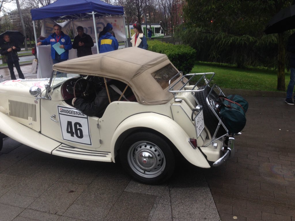 HARROW_h's tweet photo. @atilabeltza @seelser @terry_jb Hoy en Bilbao salida #RALLYESTONE cerca de 50 coches clásicos https://t.co/dcsTflXex3 https://t.co/hhVPrVt8gb