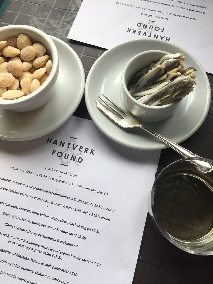 AmboClaire's tweet photo. Yummy lunch with @SharonBanes at @Hantverk_found after the exhibition at @PFactoryMargate #Margate #Boqeurones #MarconaAlmond #Crab #RyeBread #Muscadet #SpicedPear #Foodie https://t.co/nh2ZcAvSUP