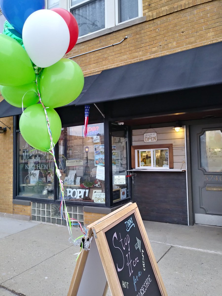 Got the green beer blues? Wash it away with a hearty meal at Chef Phyl's "Taste of the Capitol" Popup! 

Check it out here: amidwestkitchen.com/current-pop-up

#horseshoe #ponyshoe #loosemeat #springfieldil #POPUPSHOP