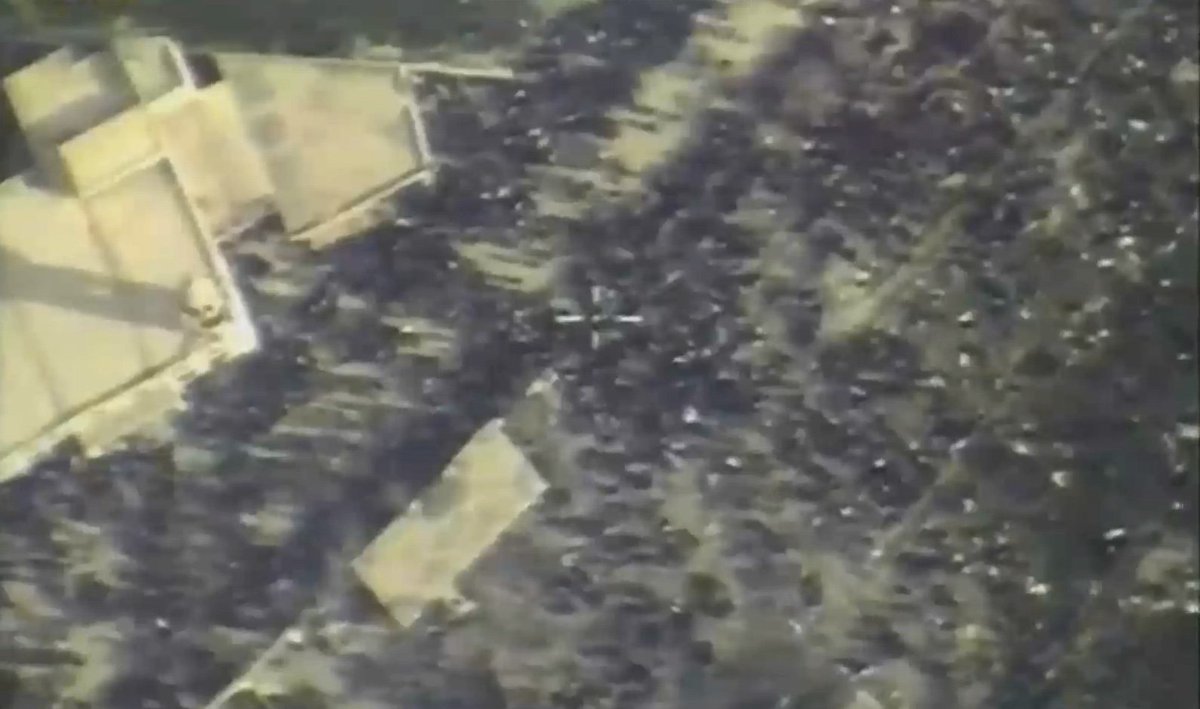 obretix's tweet photo. drone footage of civilians fleeing Eastern Ghouta in #Hamouriyah area shared by @mod_russia at this mosque https://t.co/Y0uebahYlp and a bit further to the east https://t.co/GbiorEI64b https://t.co/uUtdYnQzGe https://t.co/Bd0x3hTTHL