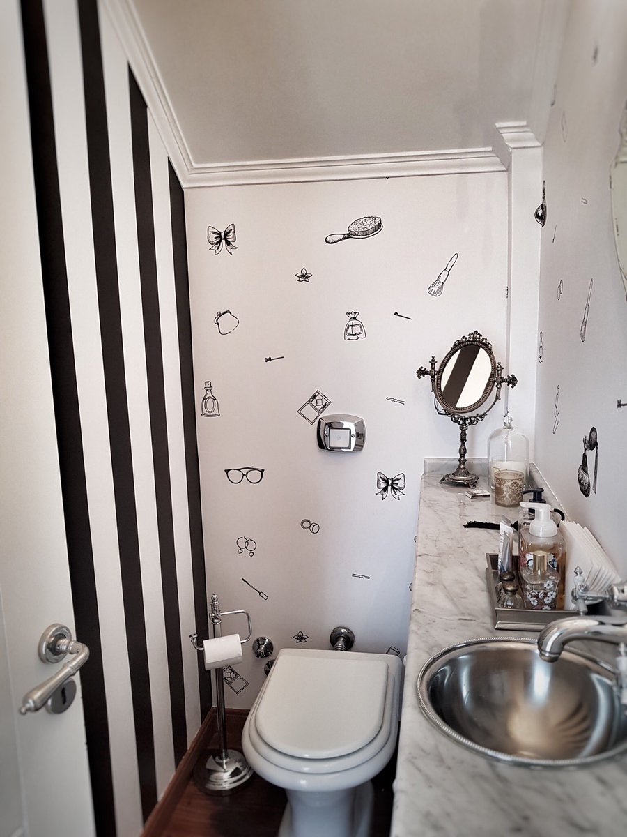 LucAtDisenios's tweet photo. Te gusta como quedó esté toillete con papeles combinados? Dibujos y rayas, una dupla explosiva! Animate a mezclar y crear un espacio canchero y original! 💪🏻🙌🏻👏🏻  #clientesfelices #wallpaper #toillete #deco #black&amp;white https://t.co/RupOxKewPe