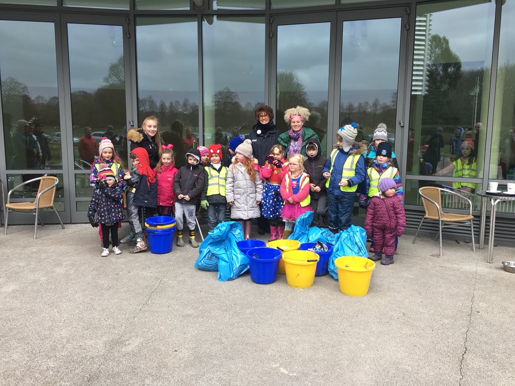 _amych's tweet photo. Spent my afternoon in Birkenhead Park collecting litter with @TLCwirral and her collector friends, a group of children wanting to do some good for the environment, a very inspirational bunch of people! https://t.co/9uwAeG3Yfg