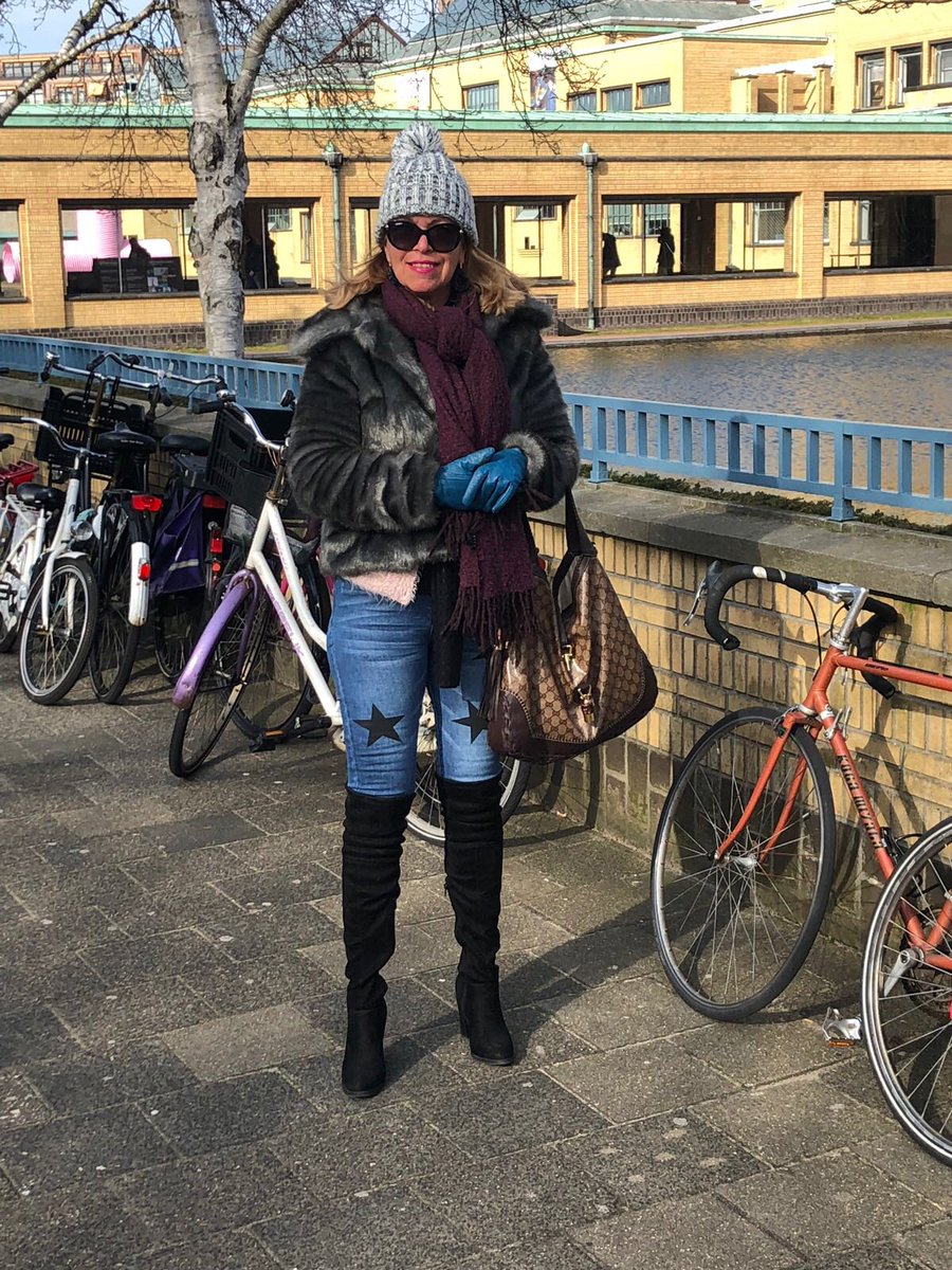 PiadeWijer's tweet image. A walk in the cold but sunny afternoon in #Thehague #DenHaag #Statenkwartier