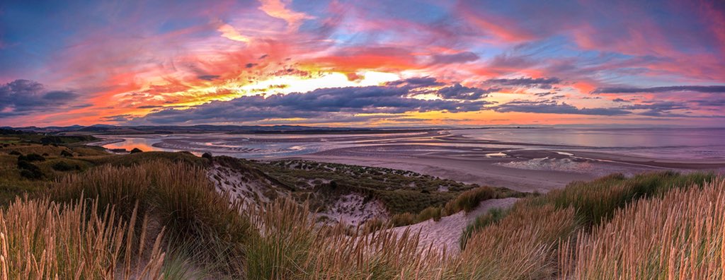 Pastel hues spreading out across <a href="/lindisfarne_nnr/">Lindisfarne NNR</a> with a 5*view from the Cheviots to <a href="/NTlindisfarne/">Lindisfarne Castle</a> :) <a href="/VisitBritainPR/">VisitBritain PR</a> <a href="/VisitNland/">Visit Northumberland</a> <a href="/nationaltrust/">National Trust</a> @NTNorthd_Coast @NorthEastNT <a href="/NE_Northumbria/">Natural England NE</a> <a href="/BBCEarth/">BBC Earth</a> @CanonProNetwork <a href="/LEEFilters/">LEE Filters</a> <a href="/VisitEngland/">VisitEngland</a>