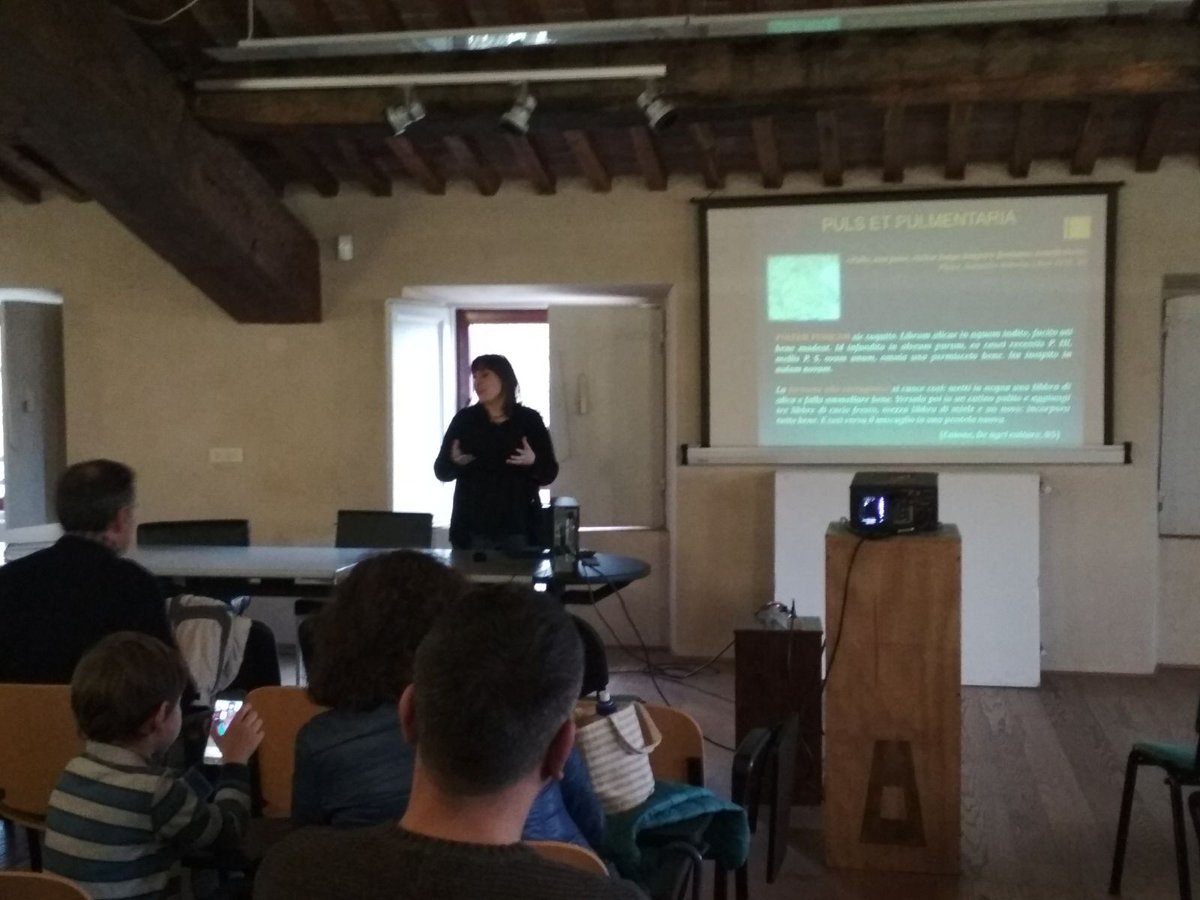 GamMassarosa's tweet photo. Ecco tre dei nostri #archeologi che ci parlano di alcuni dei cardini dell'#alimentazione dell'antica #Roma #ilgustodiraccomtarelastoria @FrancescoGiEmme @Germana_84 e andrea Samueli #labrilla https://t.co/PboSLNyLwi