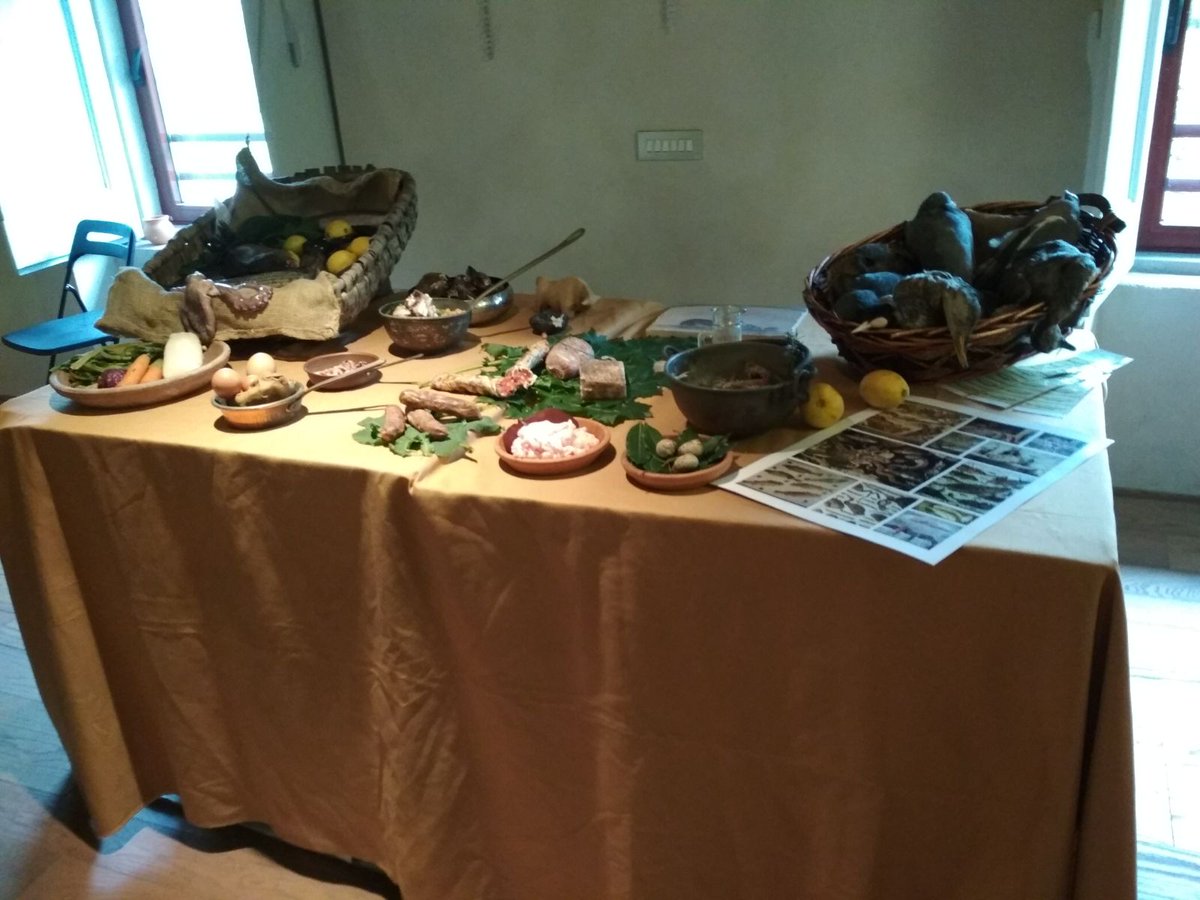 E intanto ai tavoli espositivi iniziano ad affluire i nostri ospiti #ilgustodiraccontarelastoria #labrilla <a href="/CarloCorto67/">Carlo Cortopassi</a> <a href="/trinci67/">Gino Trinci</a> <a href="/Cooltouralmente/">Cooltouralmente</a> <a href="/ornellaraffo/">ornellaraffo</a> <a href="/Marielaq81/">Mariela Quartararo</a> <a href="/kjhanni/">Hkj</a>