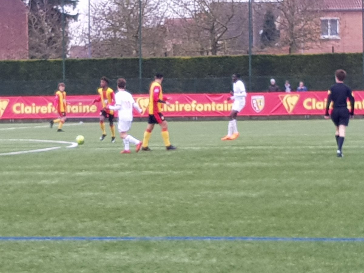 RCLensEtBASTA's tweet photo. Loin de ce football business, loin de notre équipe première pathétique... Nos  jeunes redonnent des couleurs à notre blason chaques semaines... Après les #U19Nat, VICTOIRE de nos #U17Nat dans ce #DerbyDuNord (2-1) [Buteurs: ⚽️ Enzo #Daoud ⚽️ Clément #Victoor] https://t.co/HnRu1Zj1Ay