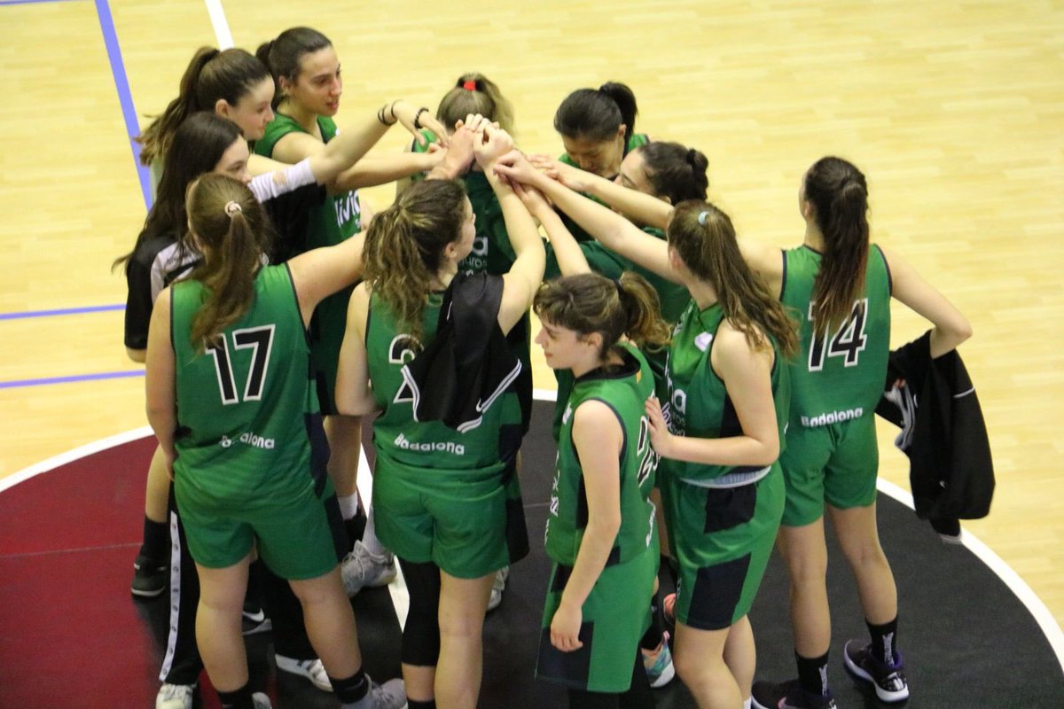 joventutfemeni's tweet photo. Victòria #junBJF 32-69 vs @safaclaror #seguimsumant #invictes #badalonaesfutur #ResultatsJF https://t.co/CsxFkJBjy7
