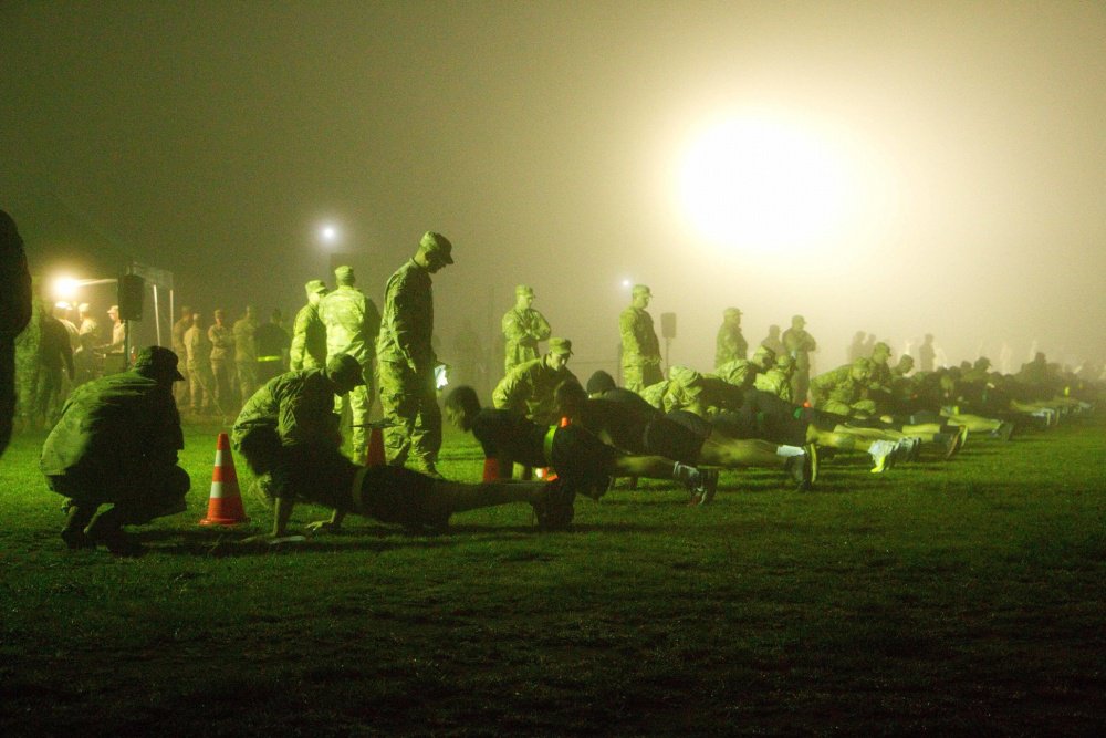ArmyTrainingNet's tweet photo. Even in the twilight, fitness is foundational to Soldier success. Ensure your physical training regimen is in line with the Army’s standards at: https://t.co/F7g1cclNjo
#StandDownSunday #USArmy #Soldiers #Readiness #ArmyReadyandResilient https://t.co/XBGws8nXXe