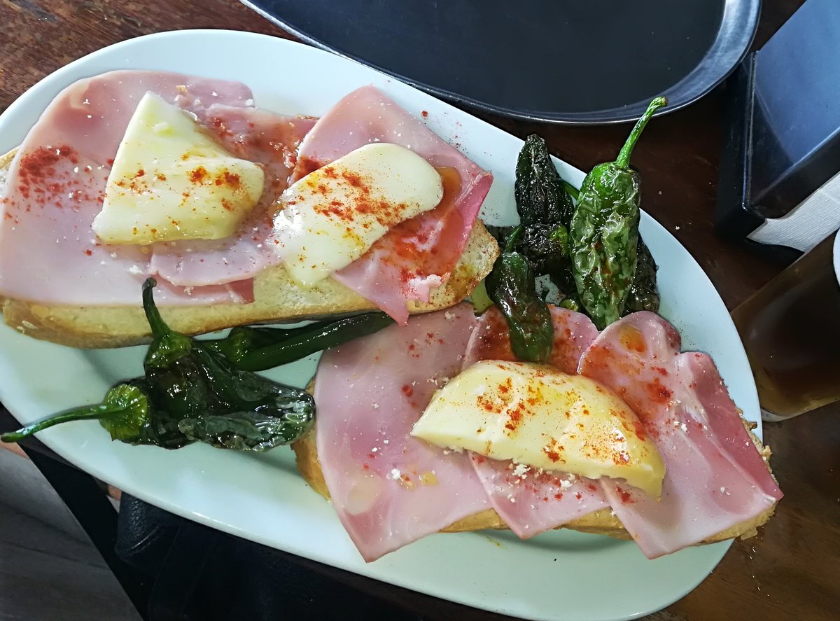 AnaMaria1509's tweet photo. Sin lugar a dudas una de mis tapas favoritas y mejores de esta #RutaDeTapasAluche de la mano de Bar Muñoza @siguelatapa https://t.co/HiWCE3h5ef