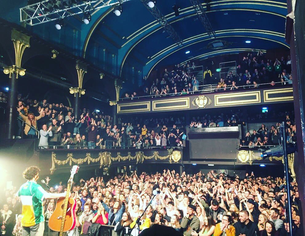 Tom_Grennan's tweet photo. Oi brum, what a love affair we have ❤️👊🏻 https://t.co/4dCNaiAvbn