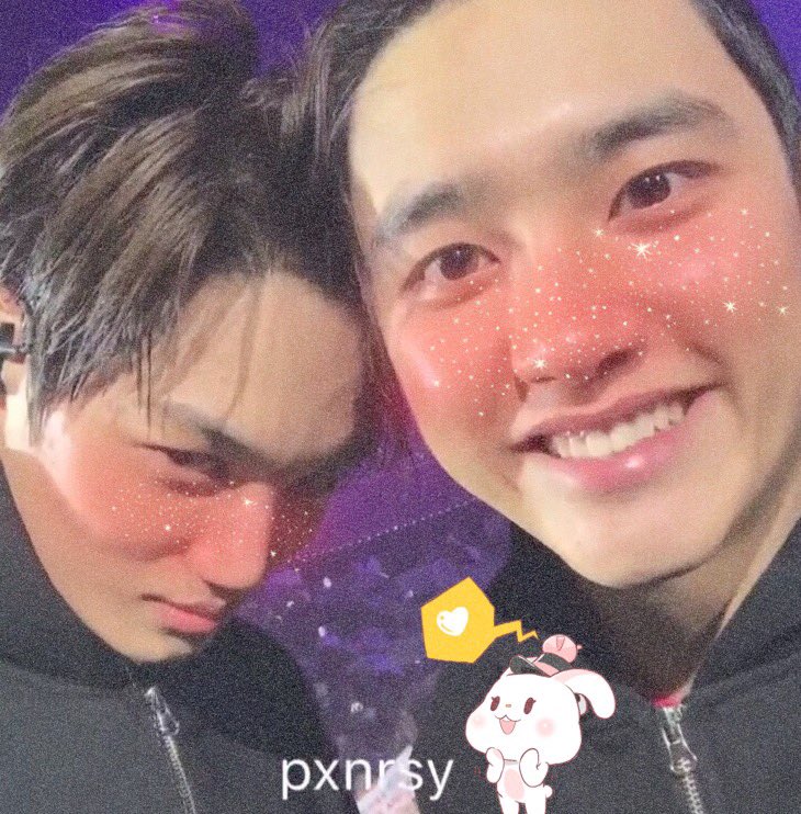 kimkaisoft's tweet photo. :¨·.·¨:   ꒰ #엑소 ⊹ #EXO ꒱
`·..  #김종인 ��� #KIMJONGIN ♡
       #도경수 ⊹ #DOKYUNGSOO ♡

@weareoneEXO #EXOnoGloboRepórter #ElyXiOninBKKDay3 #KAISOO https://t.co/zYG6dpwqeg